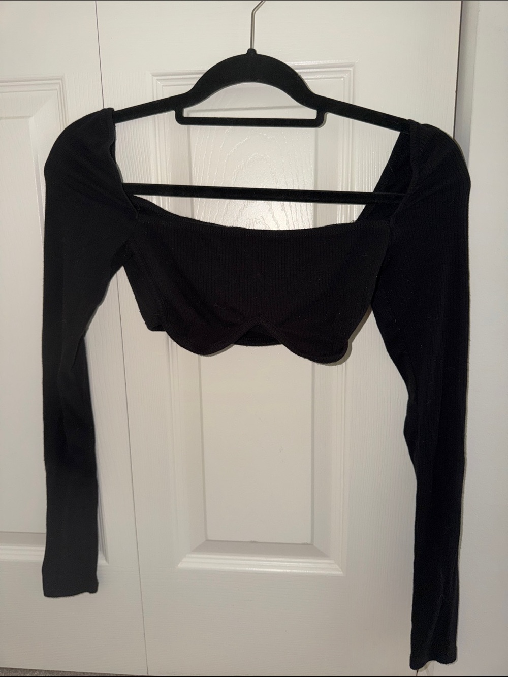 SHEIN Black Ribbed Long-Sleeve Cropped Top